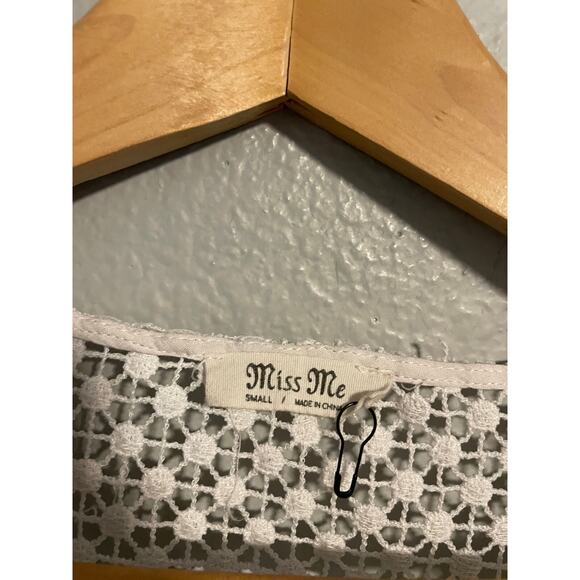 Miss Me Womens Crop Top Size Small White Floral Crochet Boxy Mod Hippie Boho - Picture 2 of 7